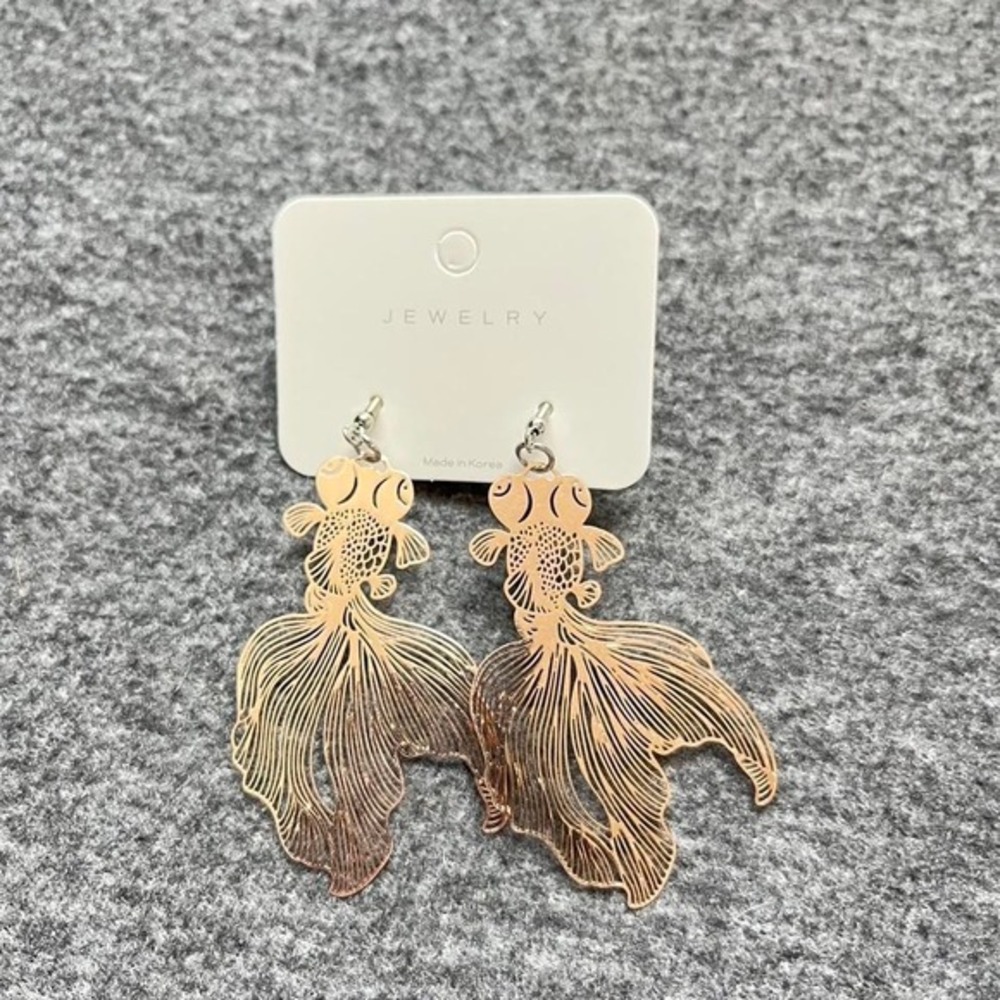 1Pair Koi Fish Dangle Earrings For Women Trendy Graceful Eardrop Hollow Goldfish